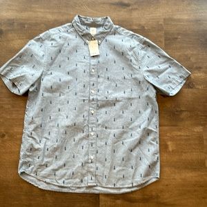 NWT H&M Pineapple Print button up XL shirt